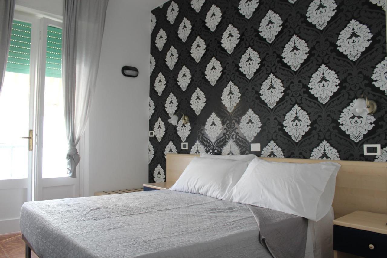 Hotel Mora Ρίμινι Εξωτερικό φωτογραφία