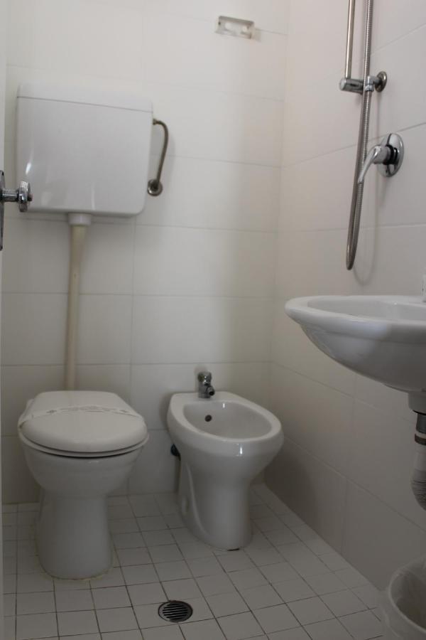 Hotel Mora Ρίμινι Εξωτερικό φωτογραφία