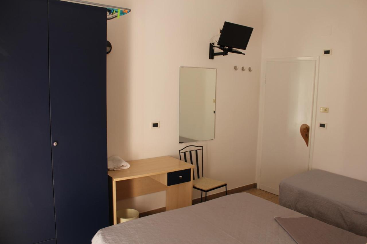Hotel Mora Ρίμινι Εξωτερικό φωτογραφία