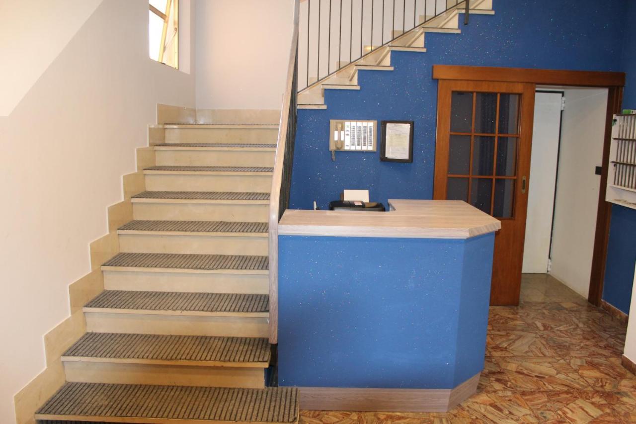 Hotel Mora Ρίμινι Εξωτερικό φωτογραφία