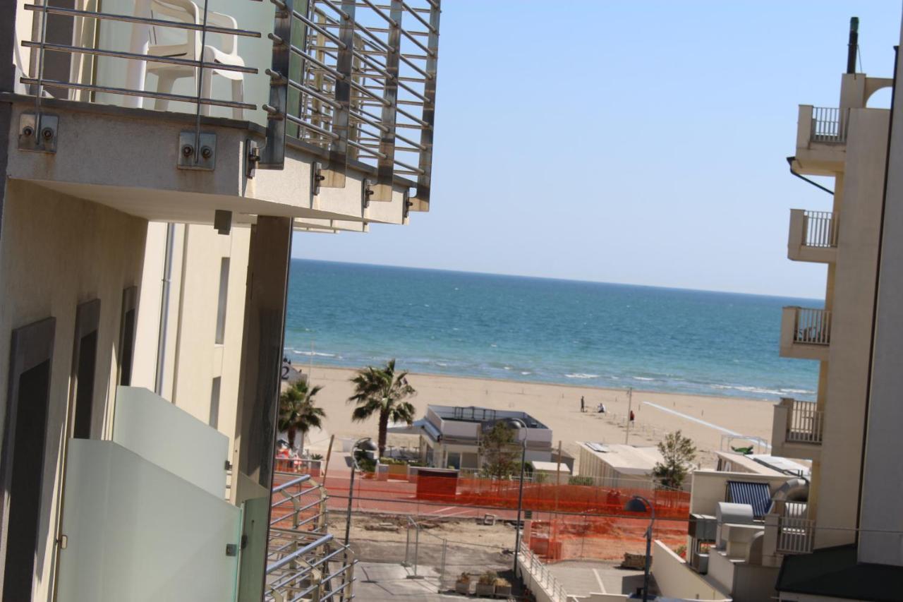 Hotel Mora Ρίμινι Εξωτερικό φωτογραφία