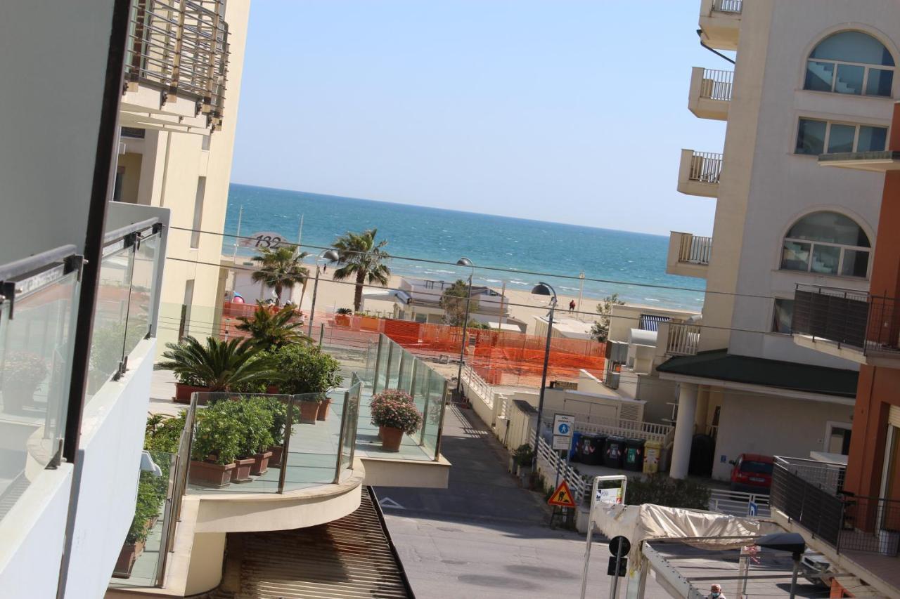 Hotel Mora Ρίμινι Εξωτερικό φωτογραφία